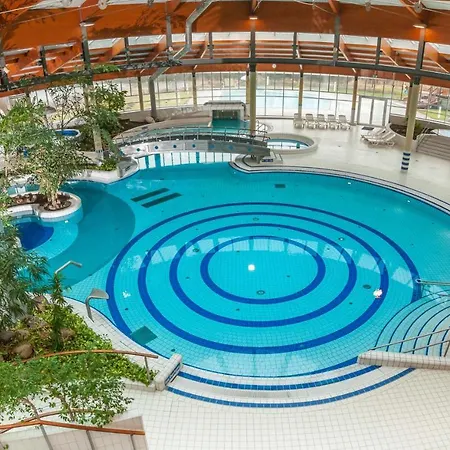 Traumblick Sellin: Spacious Beachside Apartment with Pool and Sauna Goehren  Exterior photo